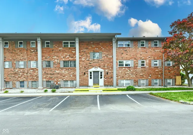 1st image of 3016 Lake Shore Dr #E, Indianapolis, IN 46205 | MLS# 22098729
