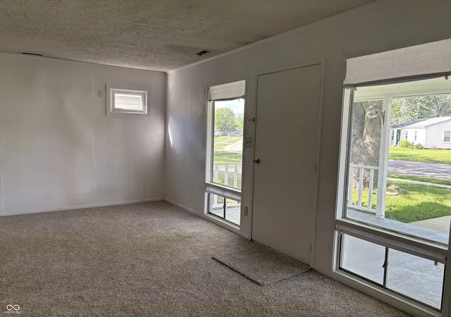 4th image of 511 Eberhart Dr, Shelbyville, IN 46176 | MLS# 22098888