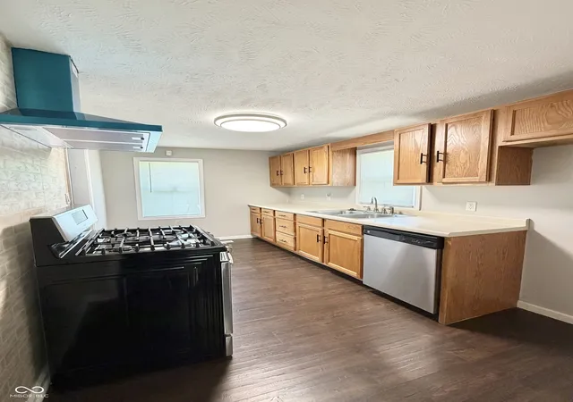 Photo 4 of Single family home for sale at 4950 E 18th Street, Indianapolis, IN 46218 | MLS# 22098968 | Listing updated on 2026-07-17