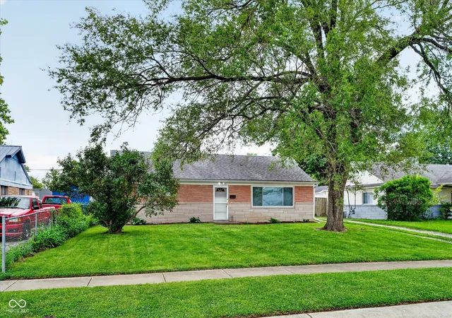 3rd image of 449 Southgate Dr, Greenwood, IN 46143 | MLS# 22099040
