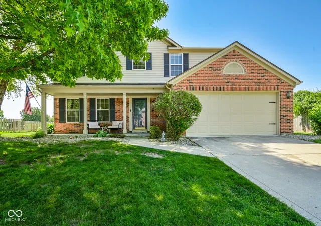 Homes for sale in Greenwood, IN | 1213 Barrington Dr, Greenwood, IN 46143 | MLS# 22099048