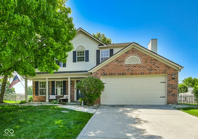 Homes for sale in Greenwood, IN | 1213 Barrington Dr, Greenwood, IN 46143 | MLS# 22099048