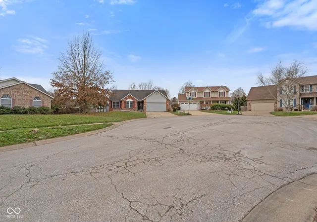 2nd image of 1063 S Colchester Ct, Bloomington, IN 47401 | MLS# 22099086