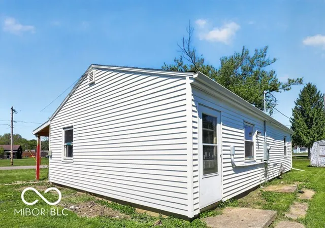Photo 3 of Sale Pending at 1303 S Miller Ave, Marion, IN 46953 | MLS# 22099154 | Listing updated on 2026-05-26