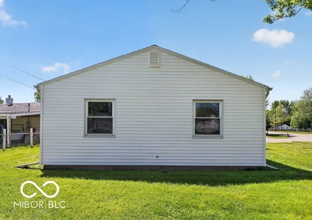 Photo 3 of Sale Pending at 1303 S Miller Ave, Marion, IN 46953 | MLS# 22099154 | Listing updated on 2026-05-26