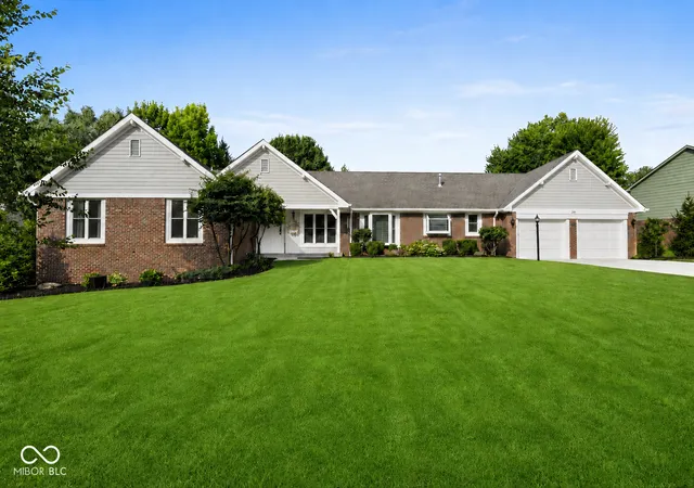 Photo 2 of Sale Pending at 220 Governors Ln, Zionsville, IN 46077 | MLS# 22099169 | Listing updated on 2026-08-24