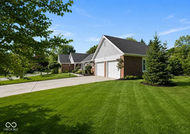 Photo 3 of Sale Pending at 220 Governors Ln, Zionsville, IN 46077 | MLS# 22099169 | Listing updated on 2026-08-24