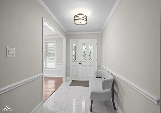 Photo 4 of Sale Pending at 220 Governors Ln, Zionsville, IN 46077 | MLS# 22099169 | Listing updated on 2026-08-24