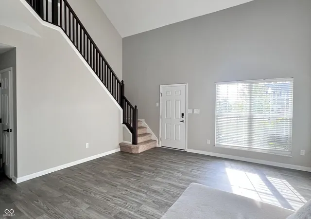 Photo 4 of Single family home for sale at 1583 N Creekwater Pass, Greenfield, IN 46140 | MLS# 22099182 | Listing updated on 2026-10-12