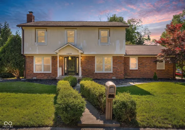 Photo 1 of Single family home for sale at 1039 Ridgeview Ct, Avon, IN 46123 | MLS# 22099221 | Listing updated on 2026-05-05