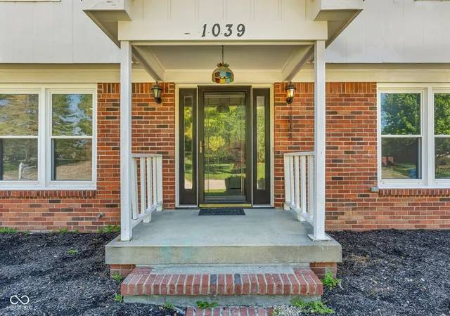 Photo 3 of Single family home for sale at 1039 Ridgeview Ct, Avon, IN 46123 | MLS# 22099221 | Listing updated on 2026-05-05