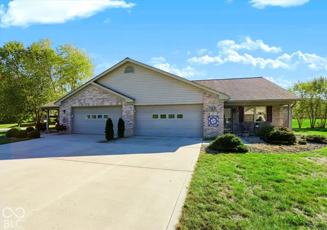 Photo 2 of Single family home for sale at 5517 Blairwood Dr, Indianapolis, IN 46237 | MLS# 22099378 | Listing updated on 2026-10-08