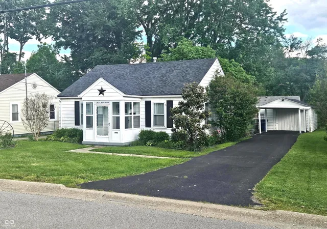 Photo 3 of Single family home for sale at 347 S Fern St, Sellersburg, IN 47172 | MLS# 22099417 | Listing updated on 2026-10-14