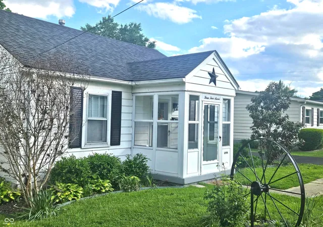 Photo 4 of Single family home for sale at 347 S Fern St, Sellersburg, IN 47172 | MLS# 22099417 | Listing updated on 2026-10-14