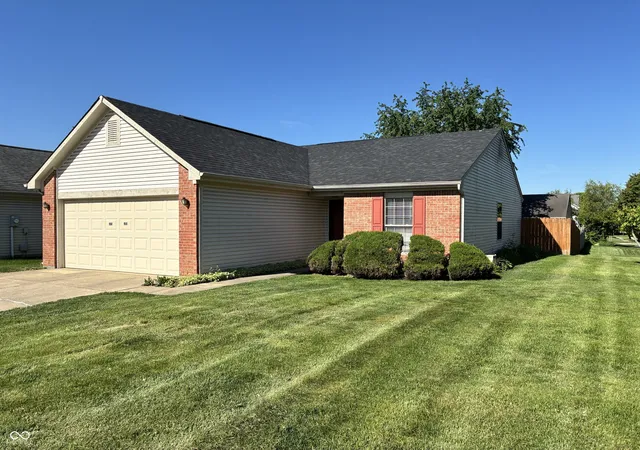 2nd image of 8410 Armistead Ln, Indianapolis, IN 46227 | MLS# 22099468