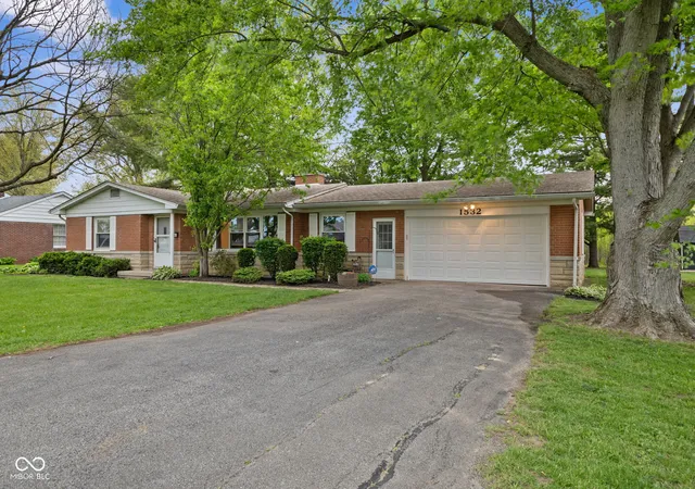 Photo 2 of Single family home for sale at 1532 Weslow Ct, Anderson, IN 46011 | MLS# 22099475 | Listing updated on 2026-09-17
