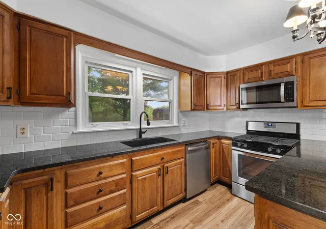 Photo 3 of Single family home for sale at 1532 Weslow Ct, Anderson, IN 46011 | MLS# 22099475 | Listing updated on 2026-09-17