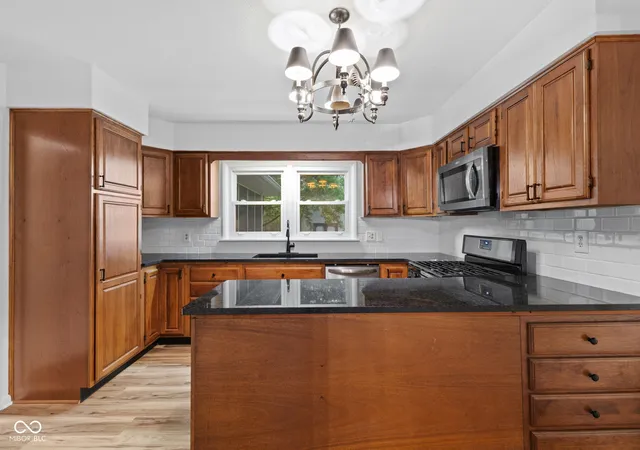 Photo 3 of Single family home for sale at 1532 Weslow Ct, Anderson, IN 46011 | MLS# 22099475 | Listing updated on 2026-09-17