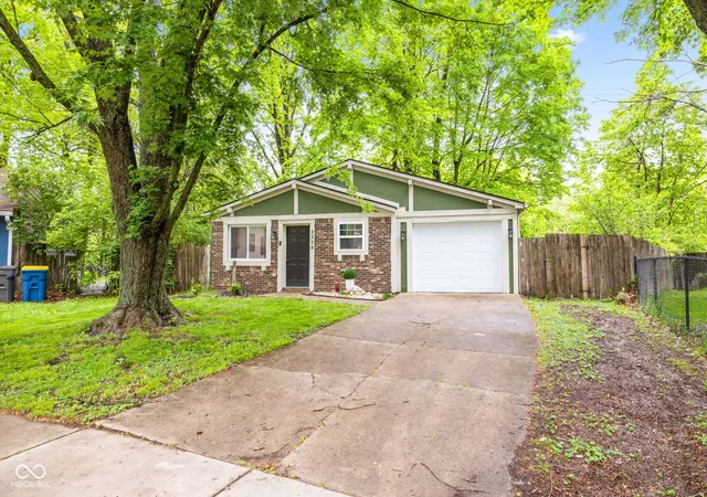 2nd image of 3314 Eastbrooke Ct, Indianapolis, IN 46235 | MLS# 22099497