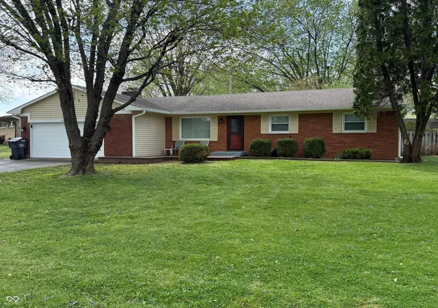 2nd image of 480 Mccarty Dr, Greenwood, IN 46142 | MLS# 22099501