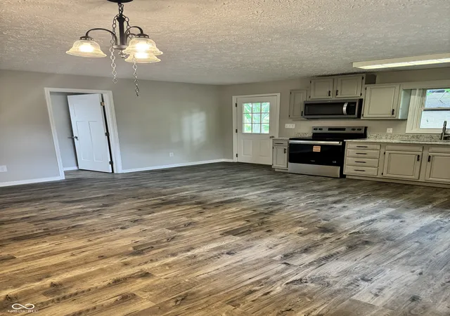 Photo 4 of Single family home for sale at 520 W Lincoln St, Danville, IN 46122 | MLS# 22099509 | Listing updated on 2026-08-31