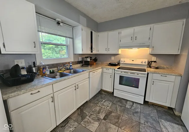 Photo 2 of Sale Pending at 1345 Countryside Ln, Indianapolis, IN 46231 | MLS# 22099516 | Listing updated on 2026-06-30