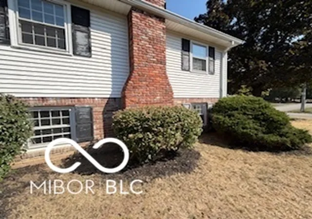2nd image of 626 Chapel Hill Rd, Indianapolis, IN 46214 | MLS# 22099566