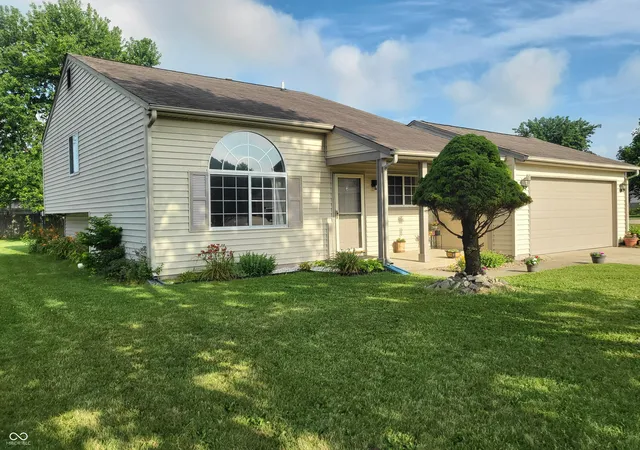 1st image of 4734 Hackberry Dr, Columbus, IN 47201 | MLS# 22099588