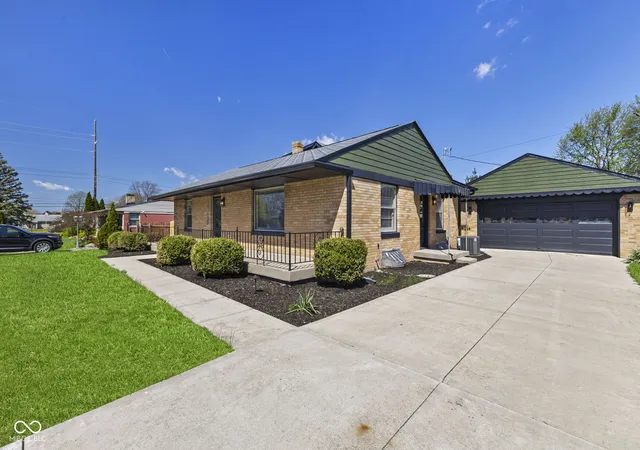 2nd image of 1718 Tulip Dr, Indianapolis, IN 46227 | MLS# 22099660