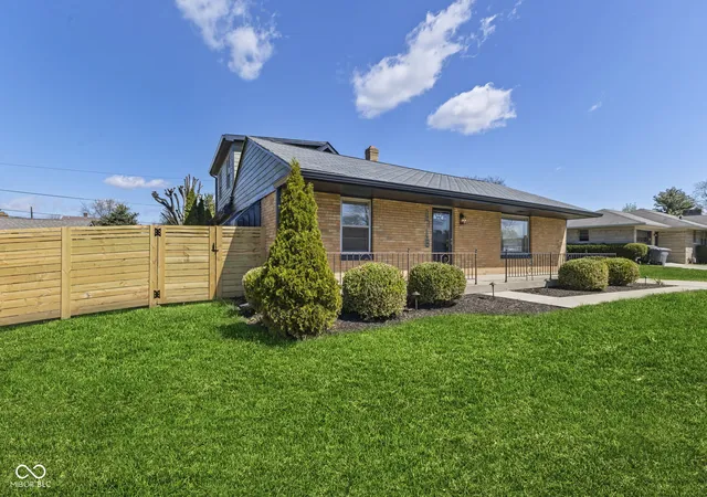 3rd image of 1718 Tulip Dr, Indianapolis, IN 46227 | MLS# 22099660
