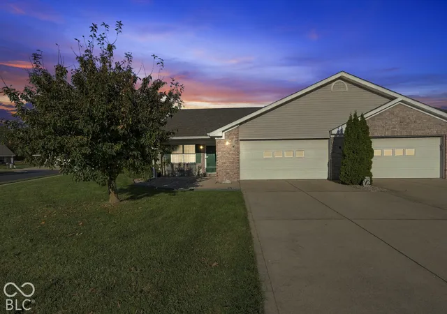 Photo 2 of Single family home for sale at 5650 Spring Mist Cir, Indianapolis, IN 46237 | MLS# 22099662 | Listing updated on 2026-09-30