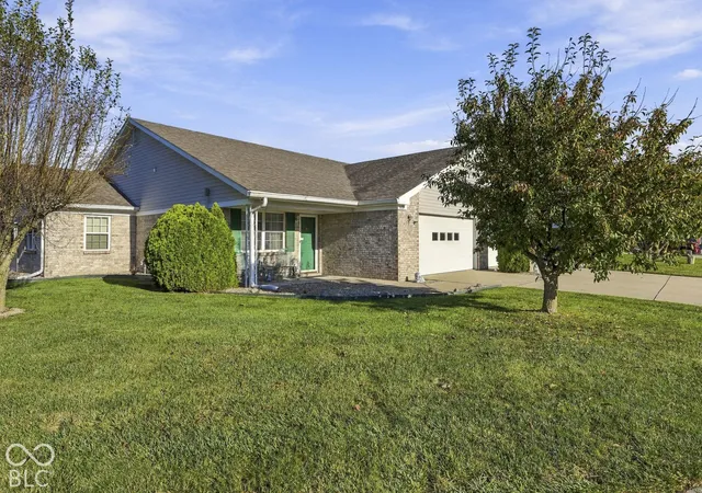Photo 3 of Single family home for sale at 5650 Spring Mist Cir, Indianapolis, IN 46237 | MLS# 22099662 | Listing updated on 2026-09-30