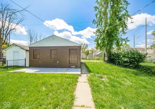 Homes for sale in Anderson, IN | 1433 W 5Th St, Anderson, IN 46016 | MLS# 22099692