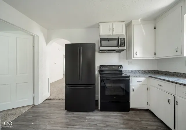 Photo 4 of Single family home for sale at 1433 W 5th Street, Anderson, IN 46016 | MLS# 22099692 | Listing updated on 2026-08-31