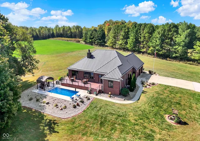 3rd image of 940 E County Road 825 N, Bainbridge, IN 46105 | MLS# 22099805