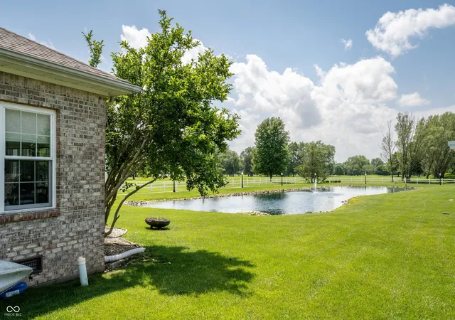 Homes for sale in Seymour, IN | 5584 Sandy Creek Dr N, Seymour, IN 47274 | MLS# 22099844
