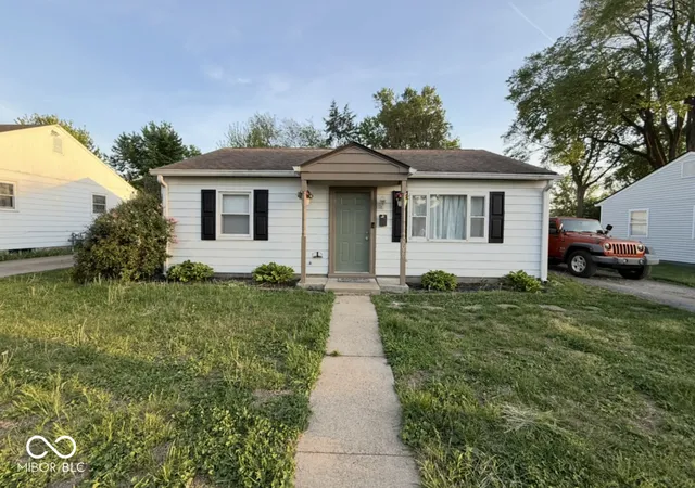 Homes for sale in Columbus, IN | 3029 14th St, Columbus, IN 47201 | MLS# 22099919