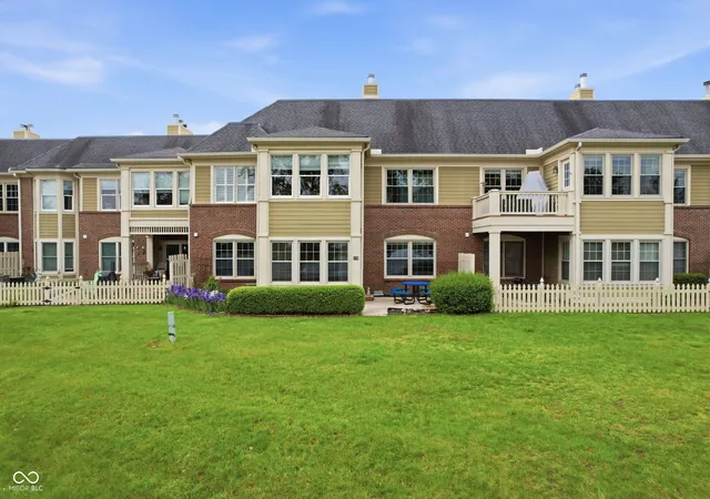Condo for sale at 7601 Newport Bay Dr #109, Indianapolis, IN 46240 | MLS# 22100011