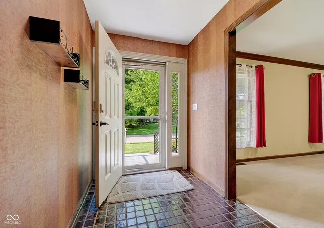 3rd image of 1915 Winding Ridge Ave, Indianapolis, IN 46217 | MLS# 22100046