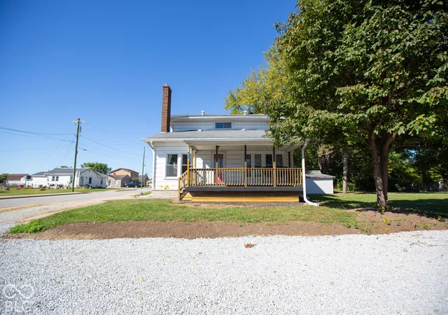 Photo 2 of Single family home for sale at 405 S Mulberry St, Fairland, IN 46126 | MLS# 22100095 | Listing updated on 2026-10-07