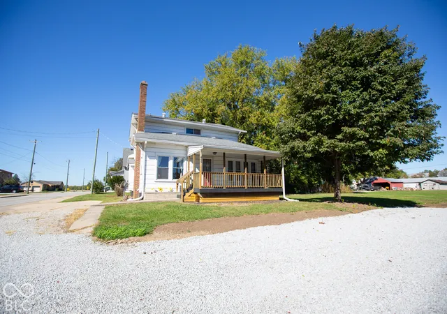 Photo 3 of Single family home for sale at 405 S Mulberry St, Fairland, IN 46126 | MLS# 22100095 | Listing updated on 2026-10-07