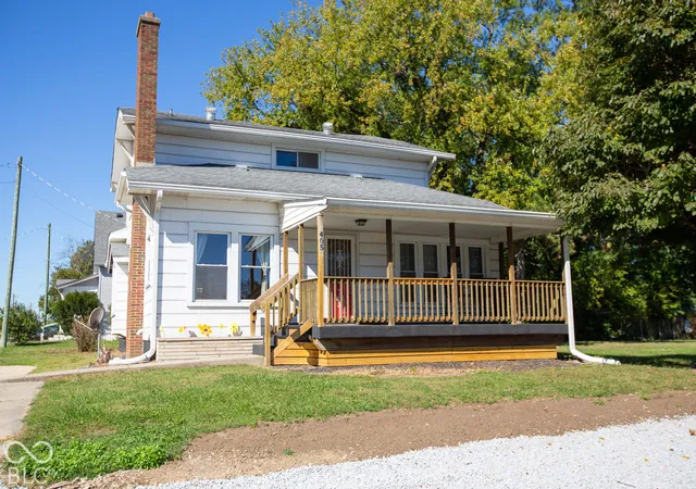 Photo 3 of Single family home for sale at 405 S Mulberry St, Fairland, IN 46126 | MLS# 22100095 | Listing updated on 2026-10-07