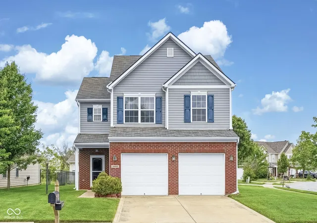Homes for sale in Columbus, IN | 2462 Middle View Dr, Columbus, IN 47201 | MLS# 22100156