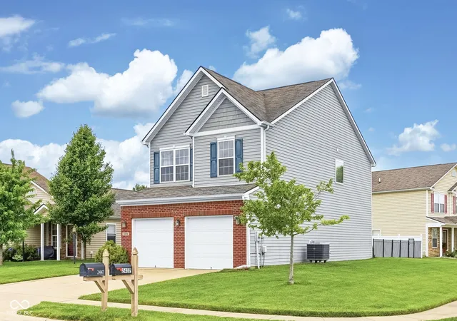 Homes for sale in Columbus, IN | 2462 Middle View Dr, Columbus, IN 47201 | MLS# 22100156