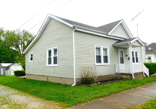 Homes for sale in Greensburg, IN | 114 W Hendricks St, Greensburg, IN 47240 | MLS# 22100202