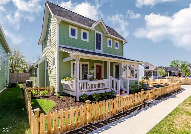 Photo 2 of Single family home for sale at 10472 Lower Garden Way, Zionsville, IN 46077 | MLS# 22100223 | Listing updated on 2026-10-02