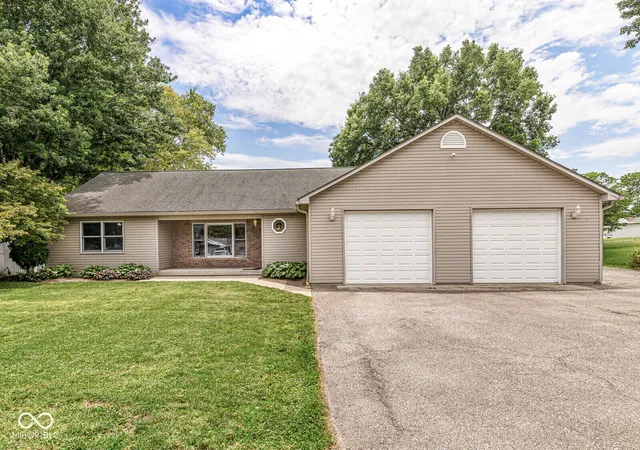 Homes for sale in Morgantown, IN | 239 Bloomington Pike, Morgantown, IN 46160 | MLS# 22100231