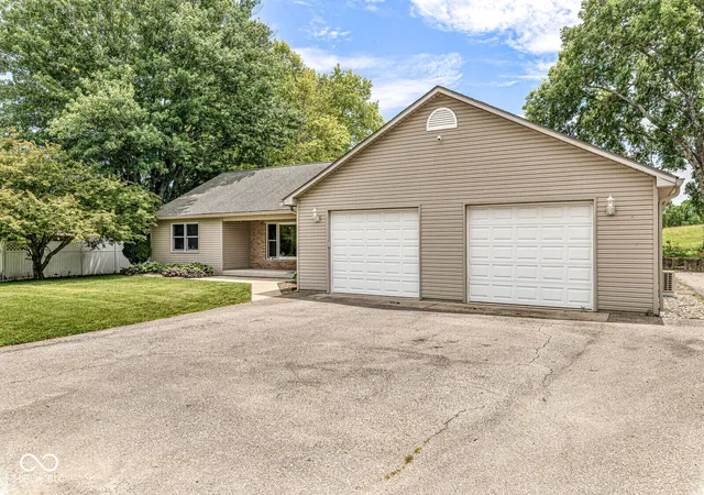 Homes for sale in Morgantown, IN | 239 Bloomington Pike, Morgantown, IN 46160 | MLS# 22100231