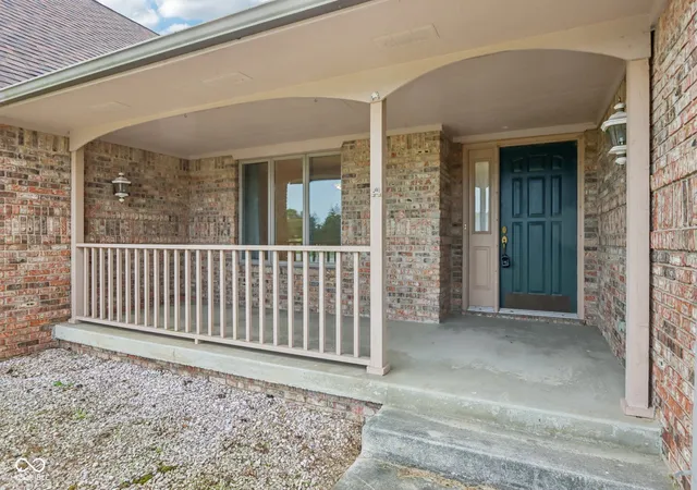 Photo 2 of Single family home for sale at 2002 Kerri Lynn Ln, Kokomo, IN 46902 | MLS# 22100241 | Listing updated on 2026-08-27