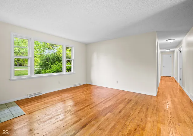 3rd image of 6838 Hague Rd, Indianapolis, IN 46256 | MLS# 22100276
